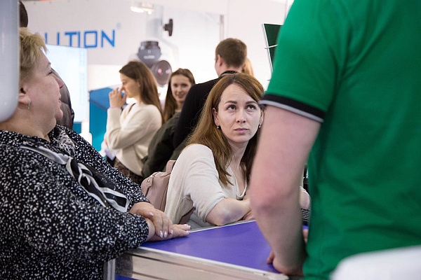 Стенд компании GREEN DENT на выставке Дентал-Ревю 2020-20.jpg