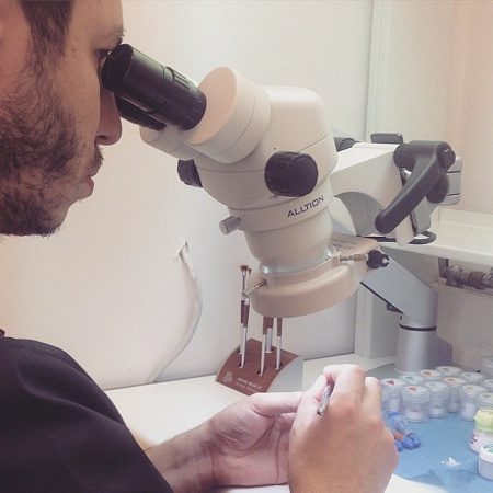 Alltion ASM-0745 - настольный зуботехнический микроскоп с плавным изменением увеличения и светодиодной подсветкой