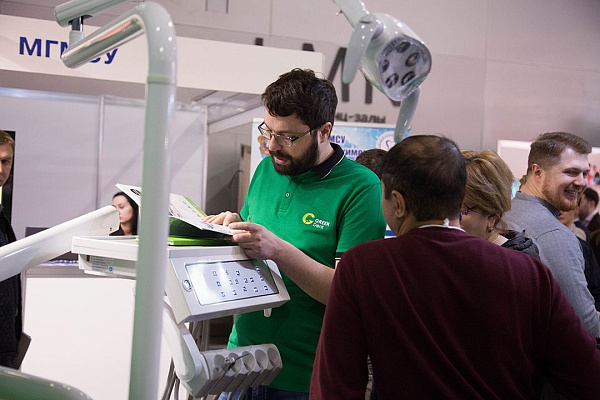 Стенд компании GREEN DENT на выставке Дентал-Ревю 2020-17.jpg