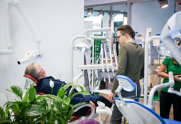 Стенд компании GREEN DENT на выставке Дентал Салон 2019_023.jpg