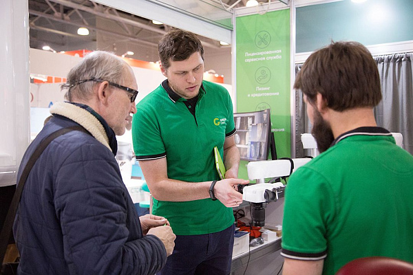 Стенд компании GREEN DENT на выставке Дентал-Ревю 2020-60.jpg