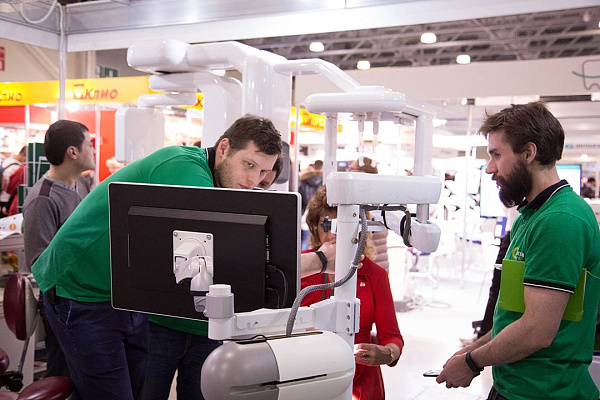 Стенд компании GREEN DENT на выставке Дентал-Ревю 2020-38.jpg