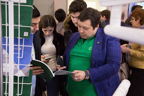 Стенд компании GREEN DENT на выставке Дентал-Ревю 2020-19.jpg