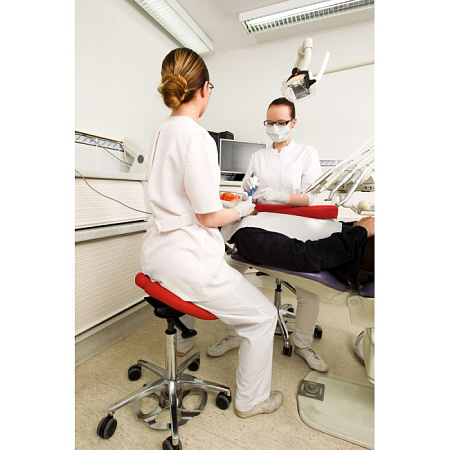 Salli Swing - эргономичный стул врача-стоматолога, с улучшенным способом регулировки угла наклона сиденья