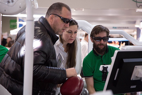 Стенд компании GREEN DENT на выставке Дентал-Ревю 2020-02.jpg